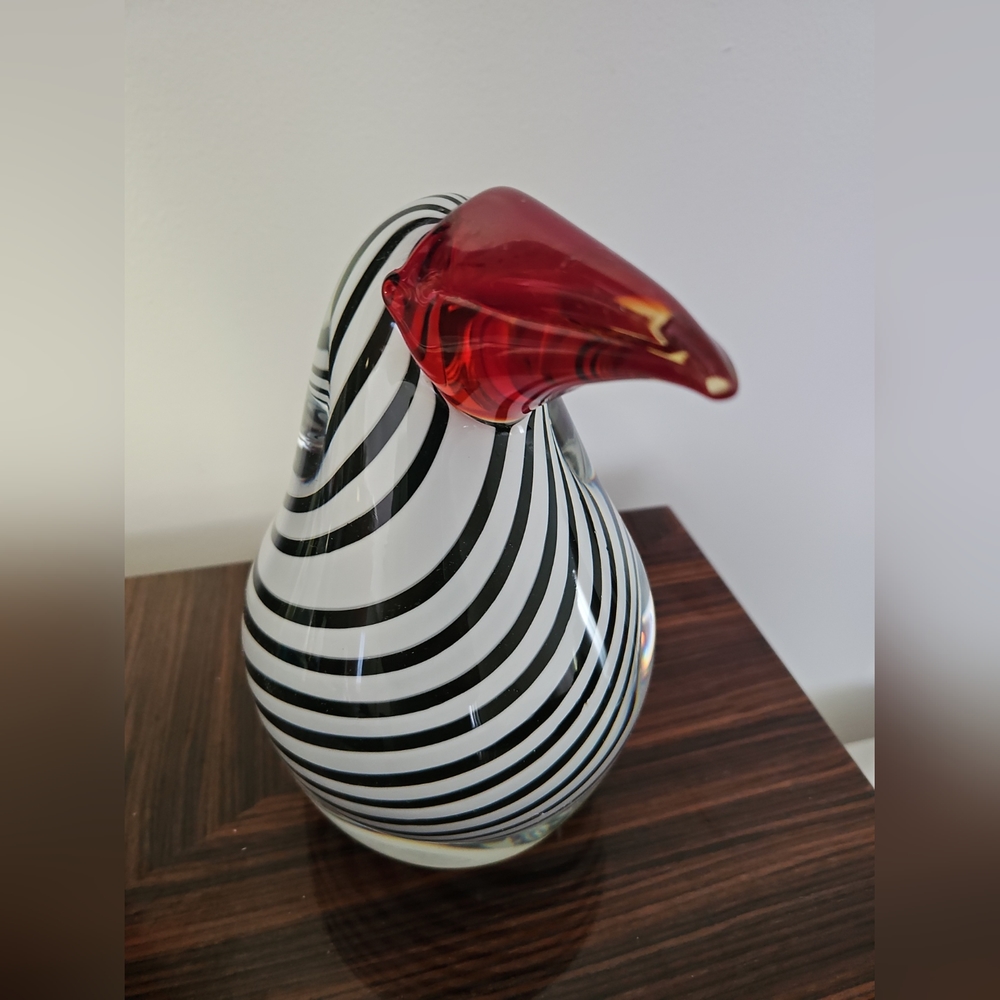 Vintage Murano  Toucan Glass Bird Figurine, Black & White Spiral. 9.5" Tall - Picture 3 of 16